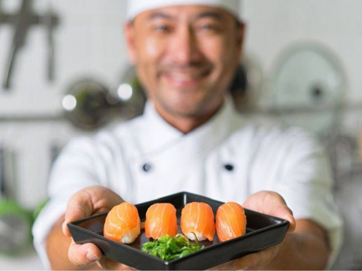 اليابان .. مقاطع فيديو تتسبب في انهيار أسهم مطاعم السوشي