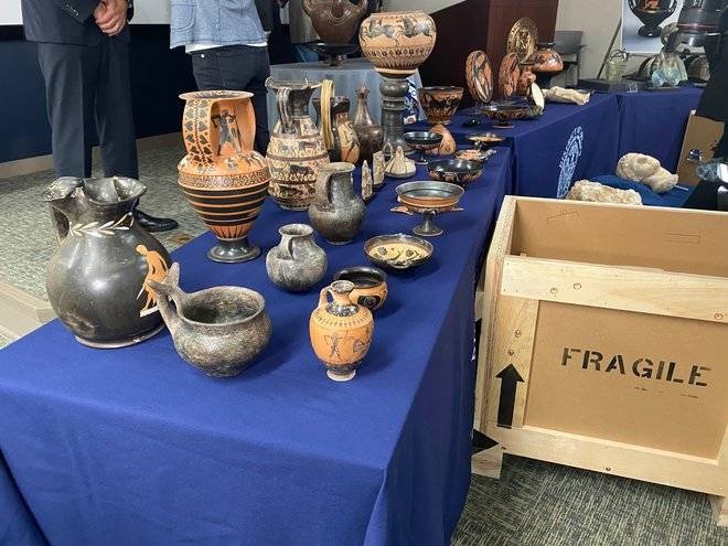 أمريكا تعيد إلى إيطاليا قطعا أثرية مسروقة بقيمة 2.5 مليون دولار