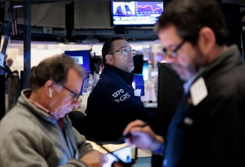 الأسهم الأمريكية تهبط وسط مخاوف من موعد بدء الفيدرالي خفض أسعار الفائدة