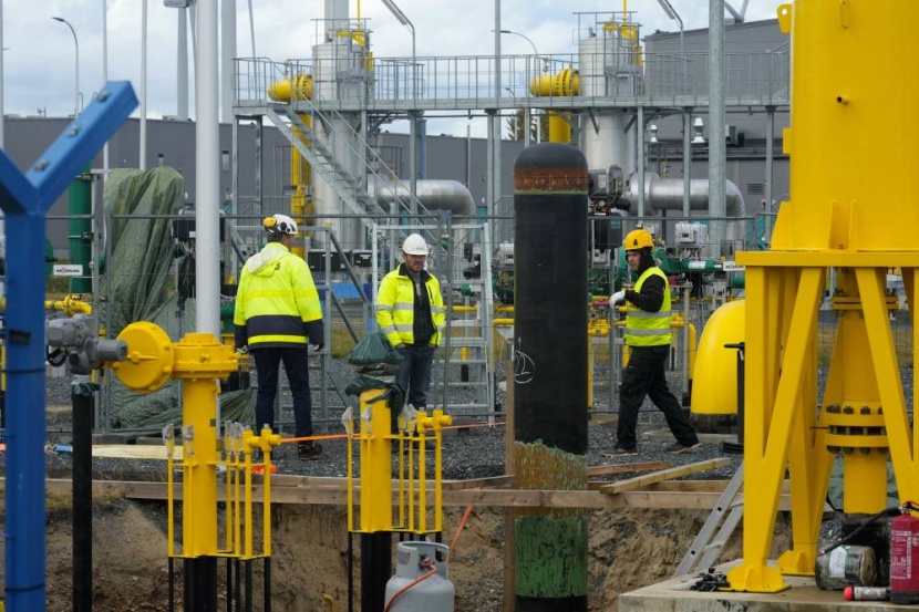 النفط يرتفع 3 % بفعل مخاوف تعثر الإمدادات .. تفاؤل بتعافي الطلب الصيني