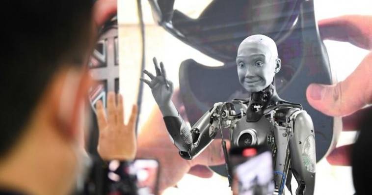 «آسف لقتل معظم البشرية» .. معرض للذكاء الاصطناعي