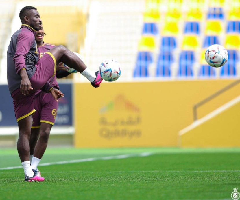 النصر يهدد أبها بالتسديد