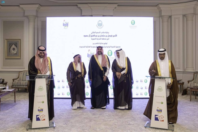 الأمير فيصل بن سلمان يدعم المستثمرين بمشروع المزرعة العمودية الإرشادية