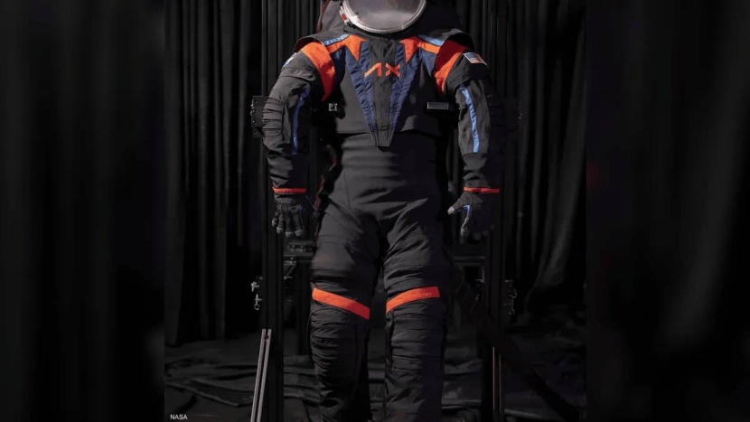 "ناسا" تكشف النقاب عن ملابس جديدة لرواد الفضاء
