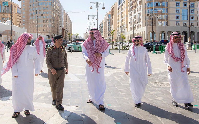 أمير المدينة يطلع على استعدادات مختلف الجهات المعنية بخدمة الزائرين للمسجد النبوي الشريف
