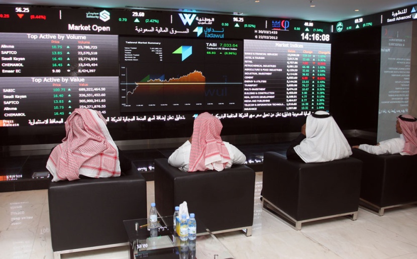 الأسهم السعودية ترتفع 100 نقطة بقيادة البنوك وأرامكو