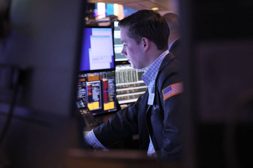 الأسهم الأمريكية تتراجع عقب تأكيد الفيدرالي عزمه الاستمرار في التشديد النقدي