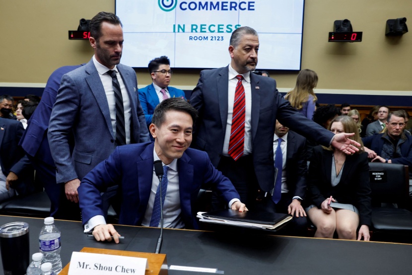 رئيس تيك توك يدحض أمام الكونجرس مزاعم نقل بيانات مستخدميه الأمريكيين للصين