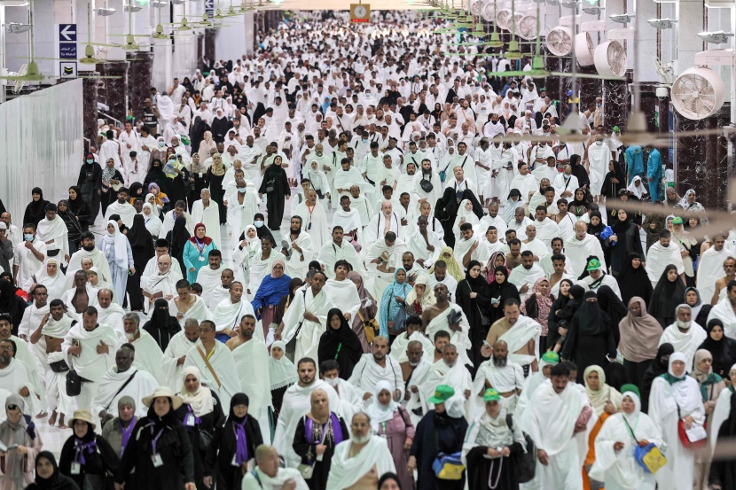  جموع المصلين في المسجد الحرام خلال اليوم الأول من رمضان