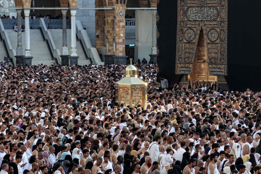  جموع المصلين في المسجد الحرام خلال اليوم الأول من رمضان
