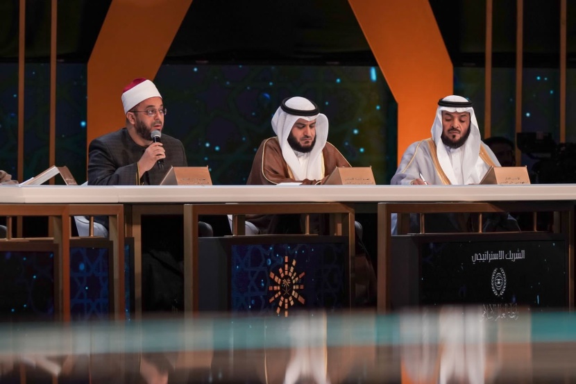 في منافسات عطر الكلام.. متسابق يقصي مدربًا للأئمة والخطباء