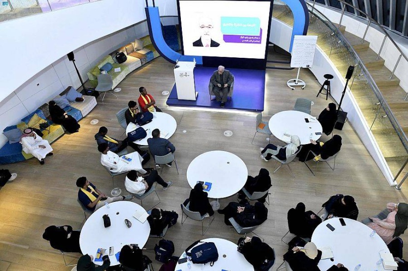 ملتقى «إثراء» يبحث مستقبل الكتابة والترجمة
