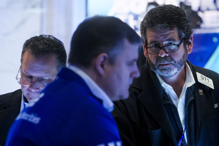 "وول ستريت" تصعد .. ترقب لمسار رفع الفائدة