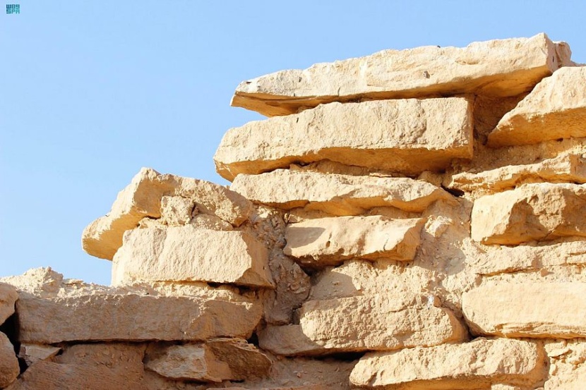 "أم عمارة" .. موقع أثري يروي تاريخا عريقا شرق رفحاء