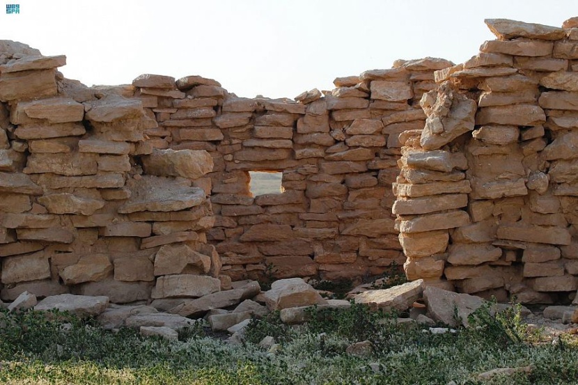 "أم عمارة" .. موقع أثري يروي تاريخا عريقا شرق رفحاء