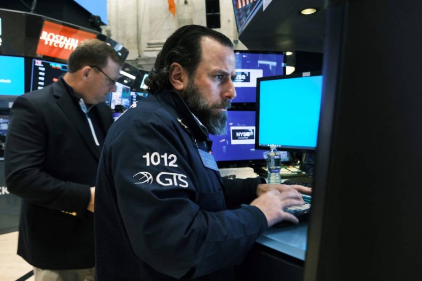 تراجعات حادة للأسهم الأمريكية عقب تصريح رئيس «الفيدرالي» برفع أكبر للفائدة