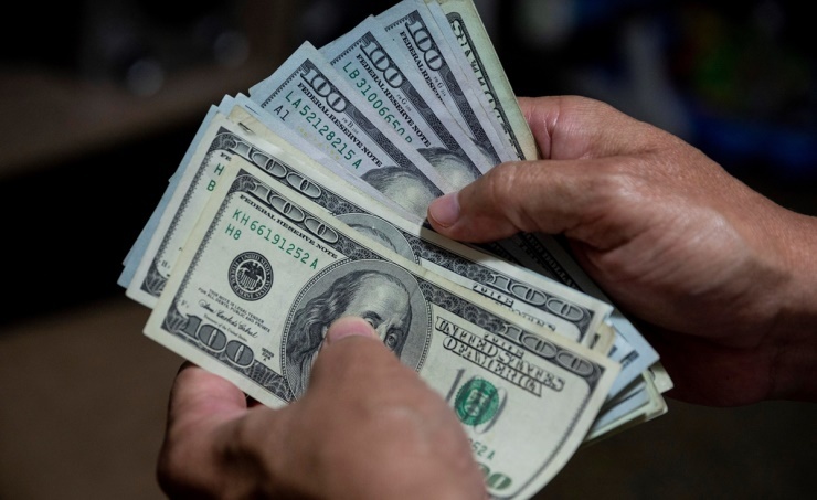 الدولار يرتفع لأعلى مستوى في 3 أشهر 