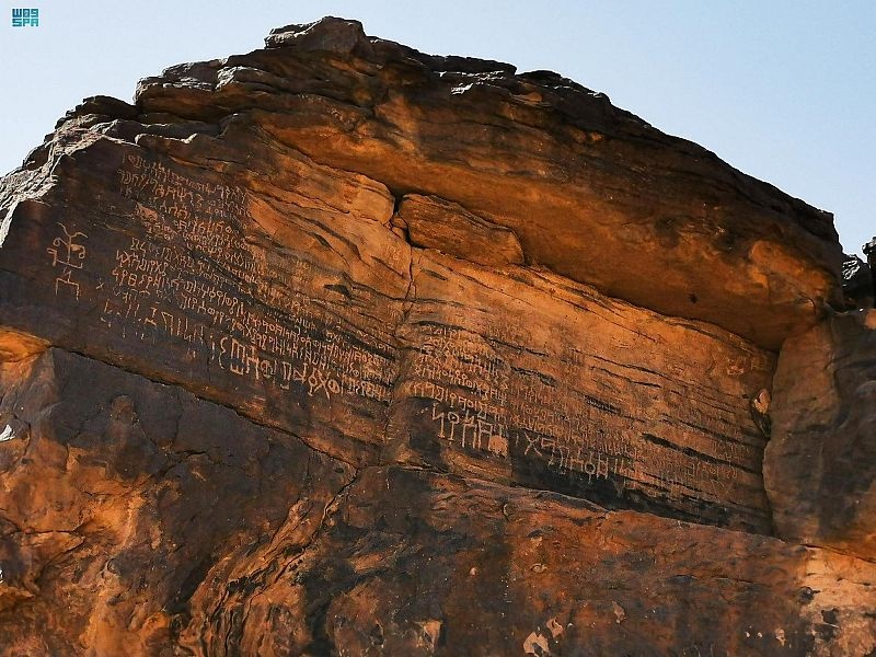جبل صيدح في حمى نجران يحكي إبداع الإنسان في العصور القديمة