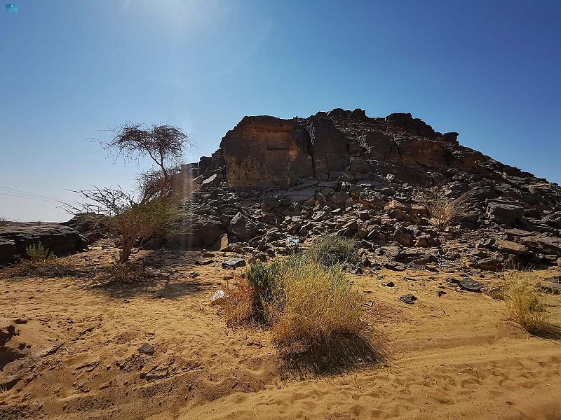 جبل صيدح في حمى نجران يحكي إبداع الإنسان في العصور القديمة