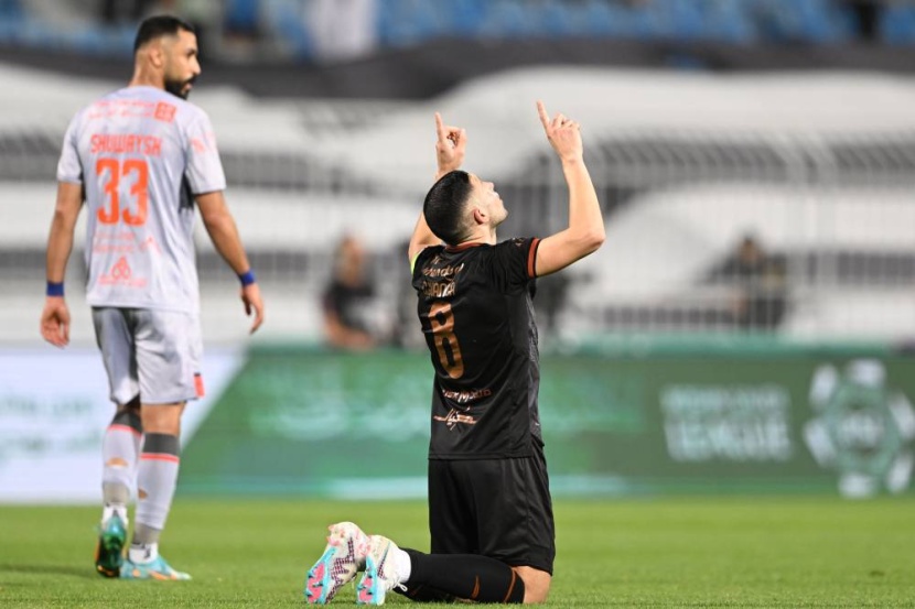 انتزاع النصر والصدارة