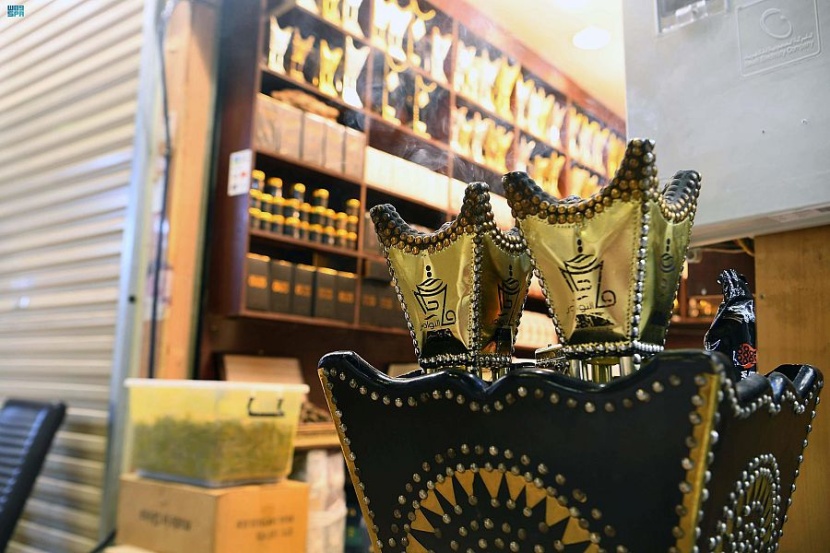  رمضان يرفع مبيعات العود والبخور في الرياض