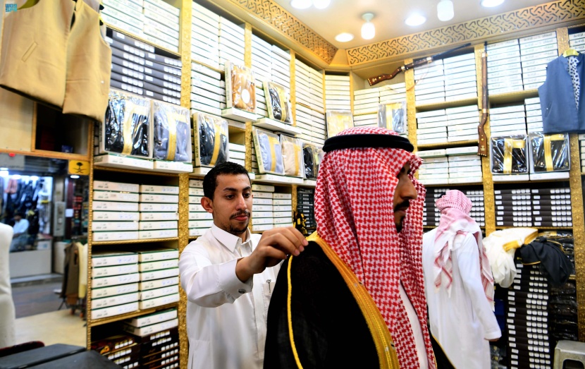 "الزل" .. السوق الأشهر لبيع المشالح