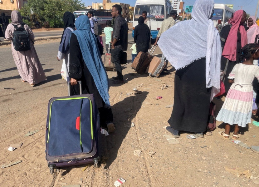 السودان : تجدد القتال في الخرطوم لليوم السادس .. والسكان يحاولون الفرار مع اقتراب عيد الفطر