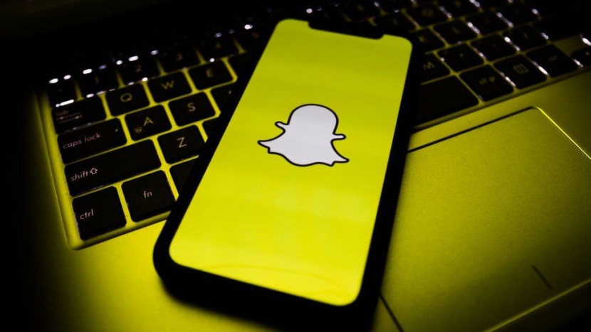 روبوت "سناب شات" يثير قلق من تهديد الذكاء الاصطناعي للمراهقين