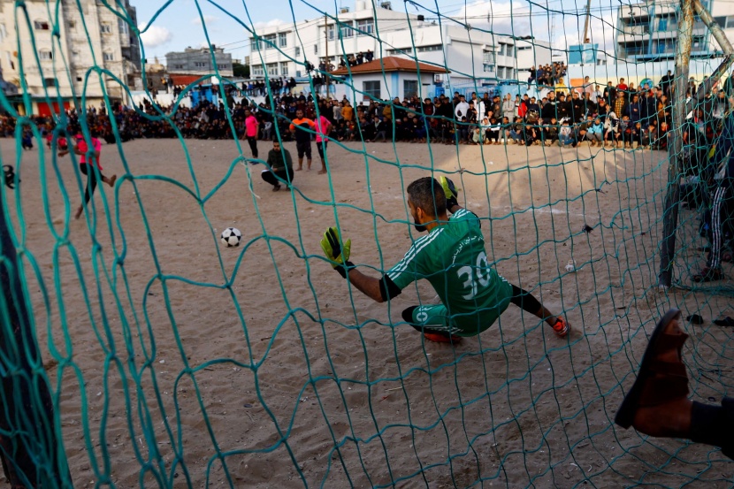 دورة رمضانية لكرة القدم تجلب البهجة للفلسطينيين في غزة