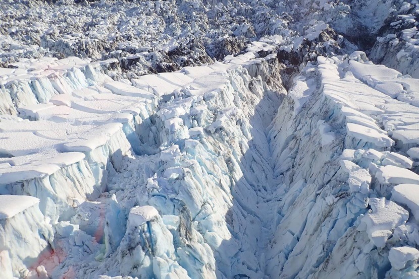 الانهيارات الجليدية تتواصل