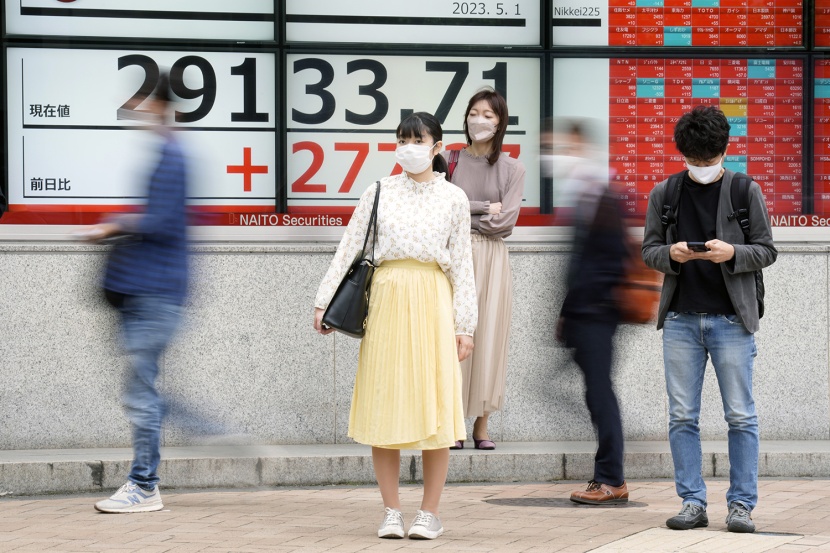 الأسهم اليابانية تتخطى حاجز 29 ألف نقطة مع انخفاض الين .. أعلى مستوى لها في 8 أشهر