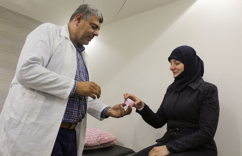 لسع النحل .. علاج طبيعي بديل للسوريين