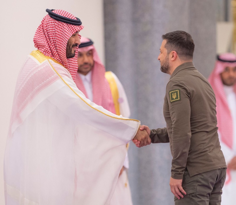 ولي العهد للرئيس زيلينسكي: حريصون على دعم جهود حل الأزمة الأوكرانية - الروسية