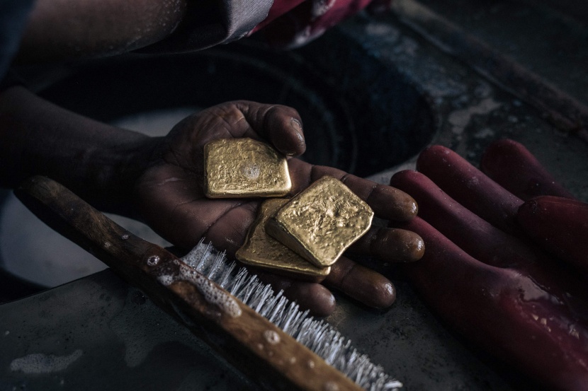 تراجع الذهب مع استقرار الدولار وترقب مفاوضات سقف الدين الأمريكي