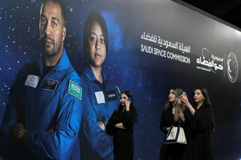 المرأة السعودية تدخل الفضاء