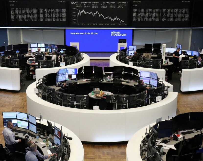 أسهم أوروبا تتراجع 1% بسبب أزمة مفاوضات سقف الدين
