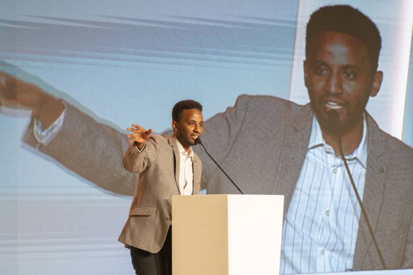 أمة تتنفس القصيد في «ملتقى الشعر العربي حول العالم»