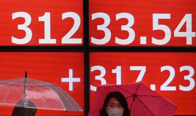 الأسهم الأوروبية تهبط متأثرة بشركات التكنولوجيا والبنوك .. و«اليابانية» الأعلى منذ 1990