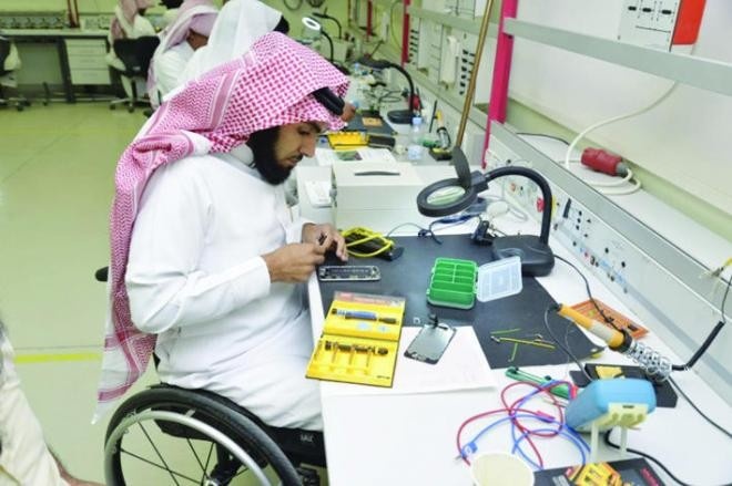 "وصول" : ضم ذوي الإعاقة الذكور السعوديين .. 1100 ريال شهريا