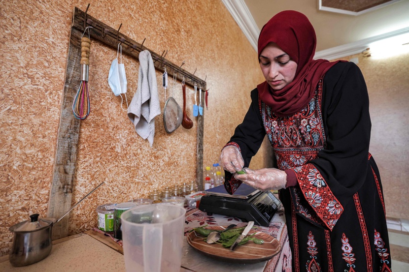 العوز يخلق محاولة اقتصاد بديل في غزة لتوفير لقمة العيش 