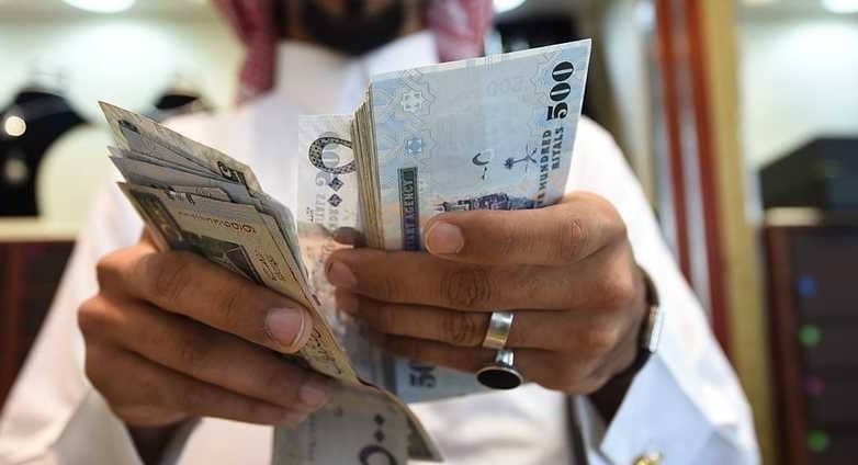 تراجع حصة "الرواتب" من الميزانية السعودية إلى 47%.. و"المنافع الإجتماعية" تقفز 52%