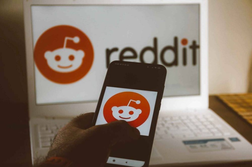 الذكاء الاصطناعي يشعل أزمة على منصة «ريديت»