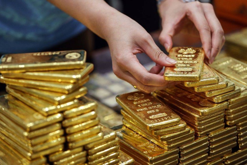 الذهب يرتفع مع انخفاض الدولار قرب أدنى مستوى في شهر