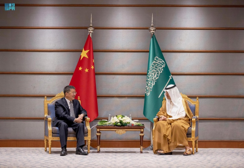 السعودية والصين تناقشان أهمية ضمان أمن إمدادات الطاقة إلى الأسواق