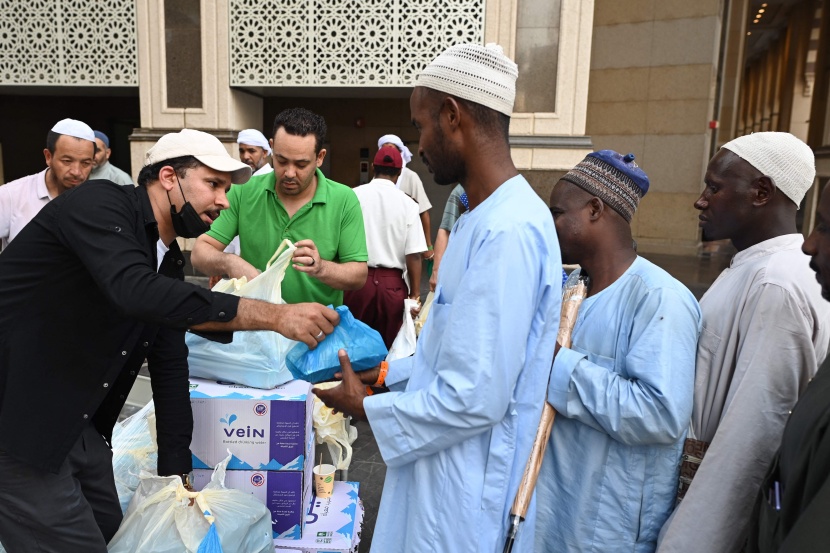خدمة الحجاج شرف تتوارثه الأجيال في مكة المكرمة 