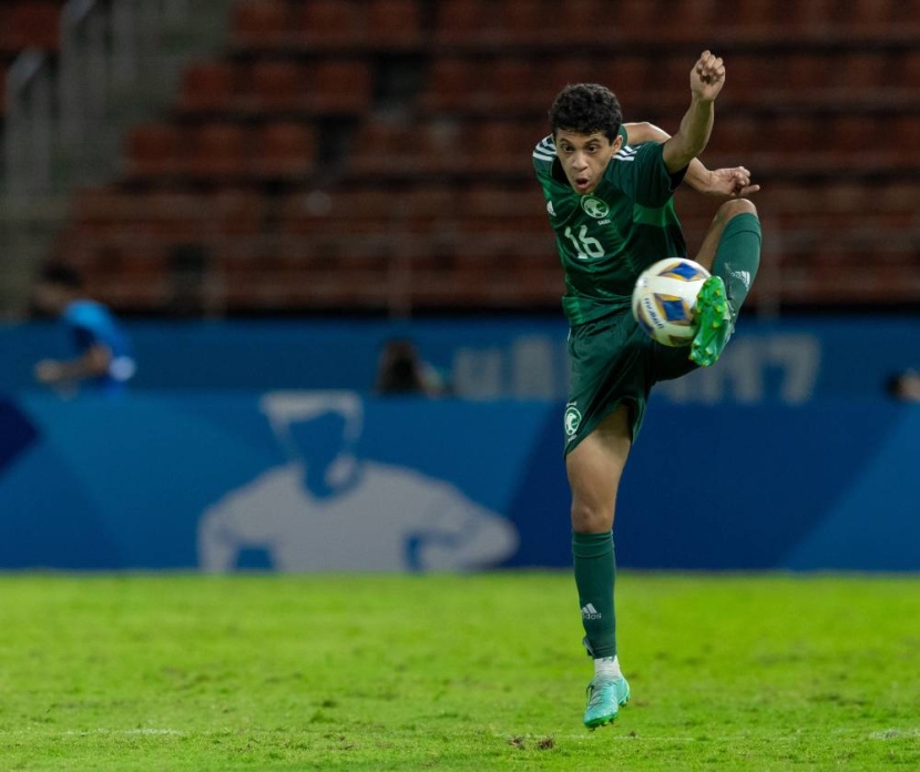 الأخضر .. يخسر ويودع