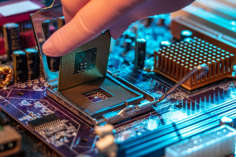  الصين تحث هولندا على عدم عرقلة التعاون في صناعة أشباه الموصلات