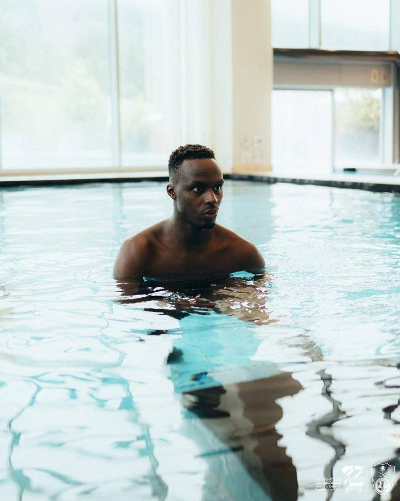 الأهلي يقترب من ماكسيمين ولوبوتكا