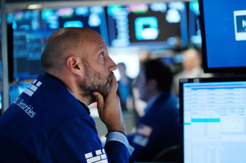 الأسهم الأمريكية تغلق على تباين وانخفاض أسهم الشركات الكبرى