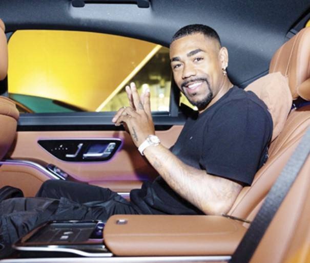 مالكوم يزيح فيرمينو وتاليسكا